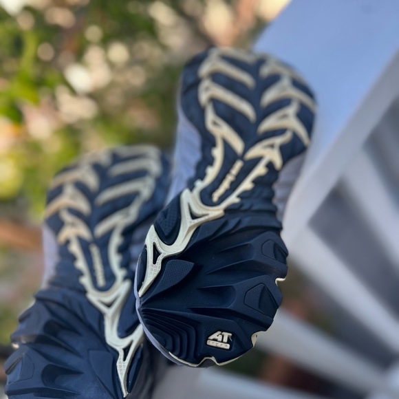 New Balance Gray Athletic Trail Running Shoes Women's Color Gray Sz 6 - Picture 9 of 15